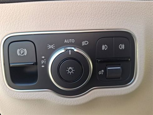 Used 2025 Mercedes-Benz GLA 250 image 24