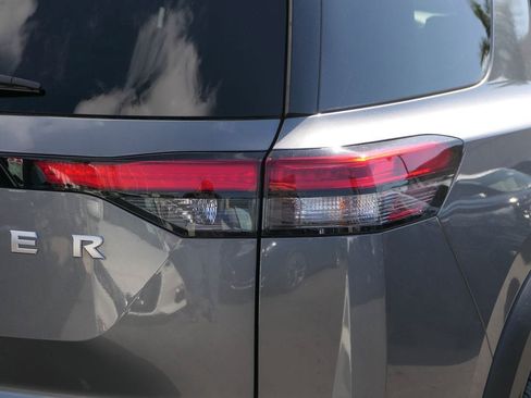 Used 2025 Nissan Pathfinder SV FWD image 5