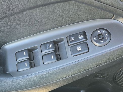 Used 2017 Kia Forte LX image 16