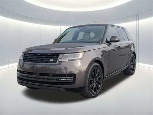 Used 2025 Land Rover Range Rover SE image 1