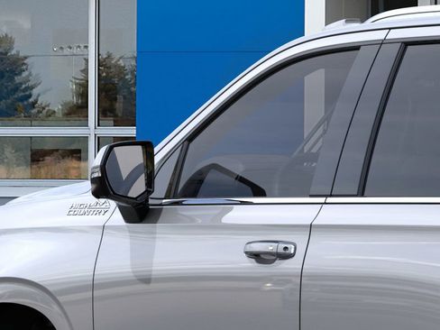 New 2026 Chevrolet Tahoe High Country AWD/4WD image 12