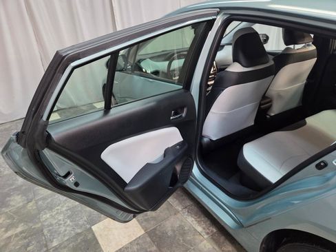 Used 2016 Toyota Prius Three image 9