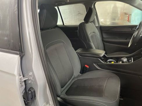 Certified 2023 Jeep Grand Cherokee Laredo w/ Luxury Tech Group I image 23