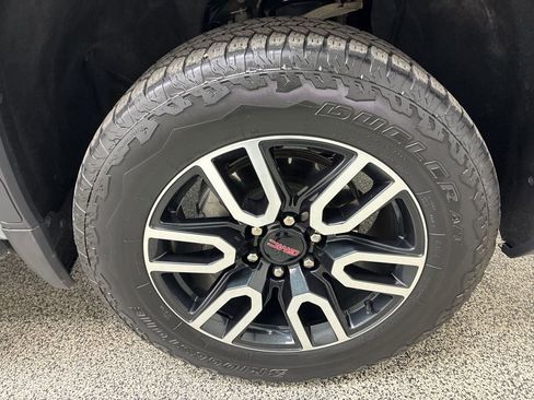 Used 2024 GMC Sierra 1500 AT4 w/ Technology Package AWD/4WD image 15