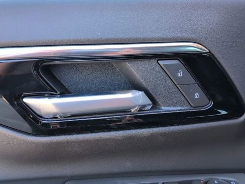 New 2026 Chevrolet Suburban LS image 16