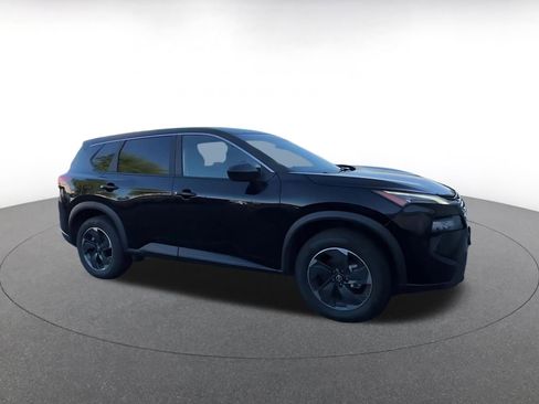 Used 2025 Nissan Rogue SV FWD image 2