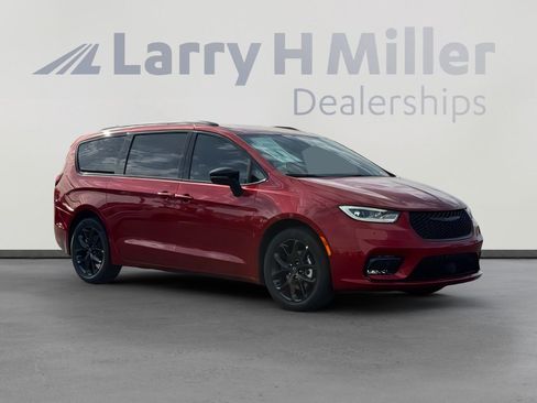 New 2026 Chrysler Pacifica Select w/ S Appearance Package FWD image 7
