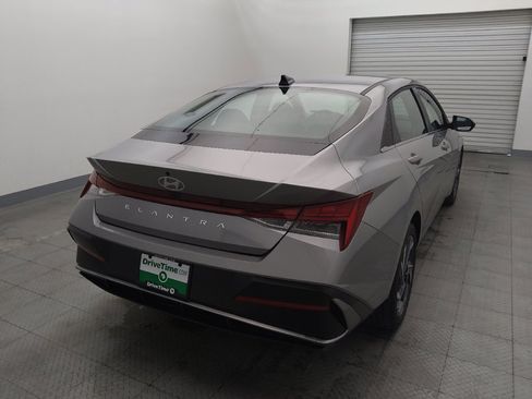 Used 2025 Hyundai Elantra SEL FWD image 7