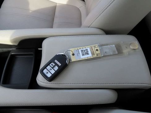 Used 2021 Honda Insight Touring image 26