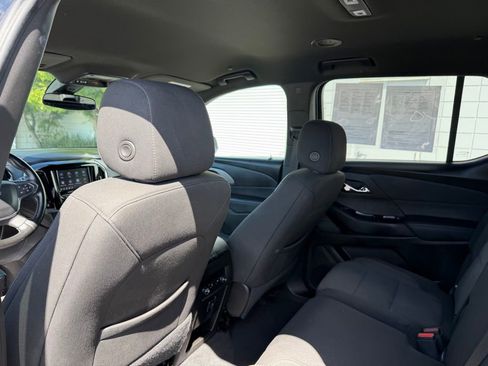 Used 2023 Chevrolet Traverse LT FWD image 18