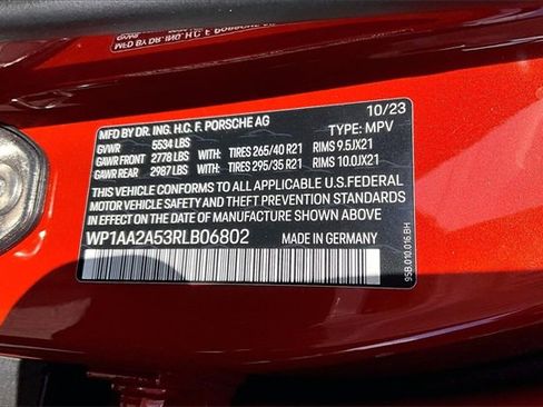 Used 2024 Porsche Macan image 16