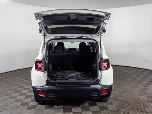Used 2019 Jeep Renegade Latitude FWD image 38