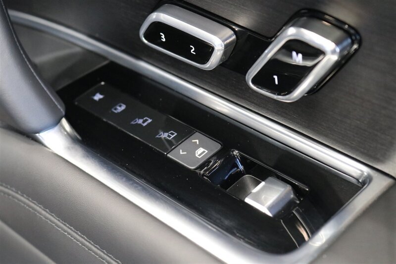 Used 2025 Land Rover Range Rover Long Wheelbase Autobiography AWD/4WD image 38