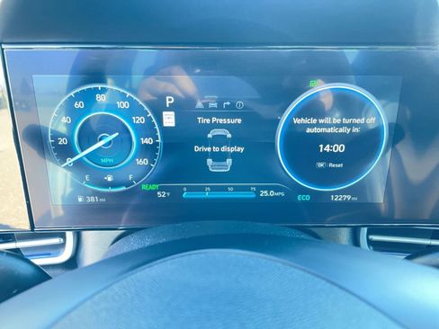 Used 2025 Hyundai Elantra Limited image 41