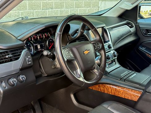 Used 2018 Chevrolet Suburban Premier AWD/4WD image 18