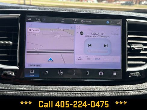 Used 2025 Chrysler Pacifica Limited FWD image 24