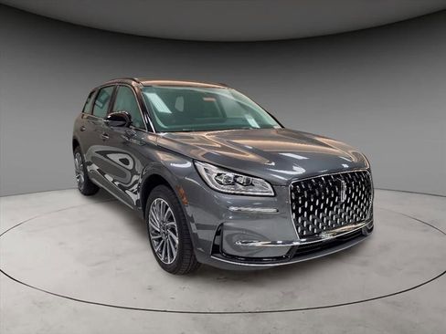 New 2025 Lincoln Corsair Reserve w/ Equipment Group 202A AWD/4WD image 3