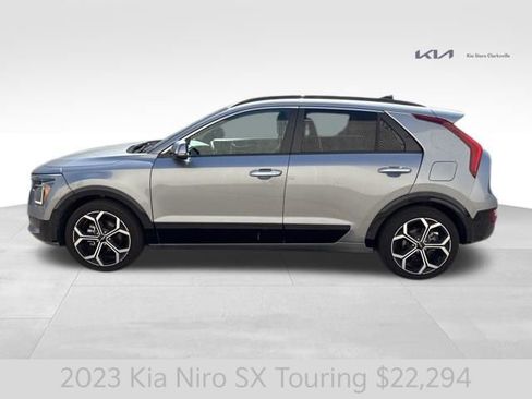 Certified 2023 Kia Niro SX Touring FWD image 5
