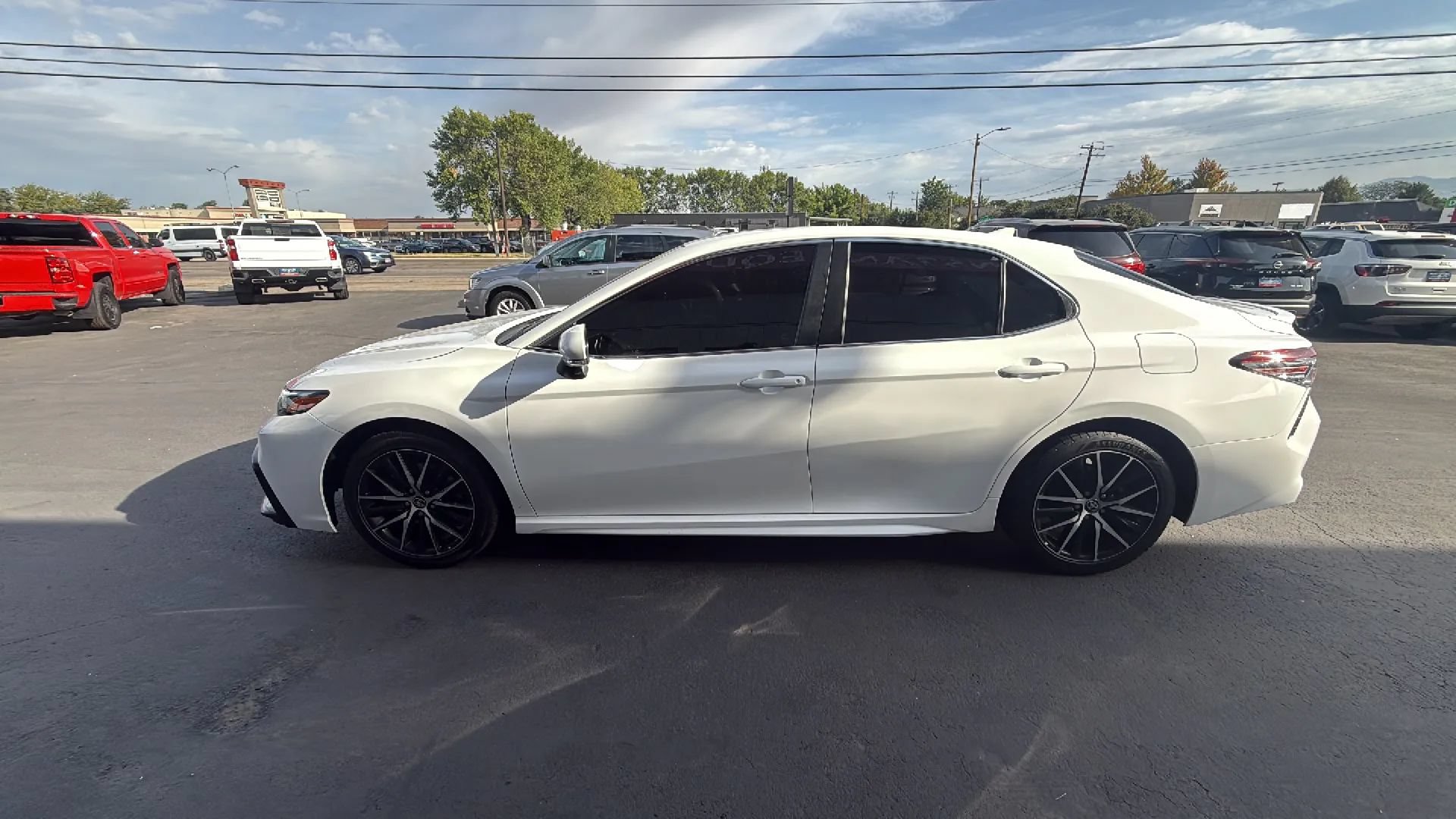 Used 2024 Toyota Camry SE FWD image 3
