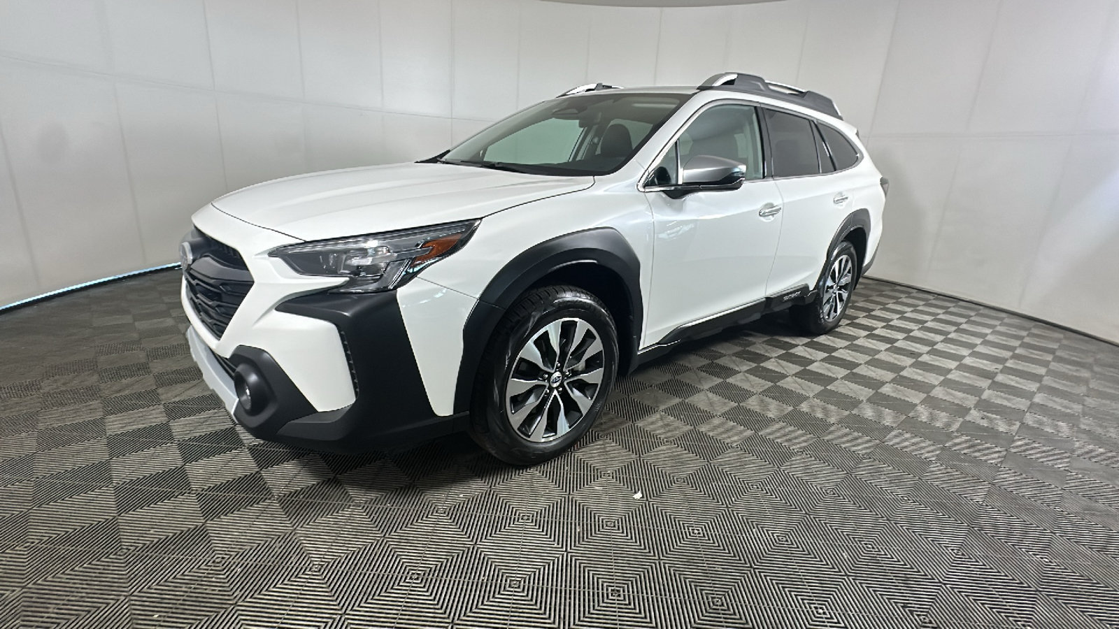 Used 2024 Subaru Outback Touring w/ Popular Package #2 AWD/4WD image 8