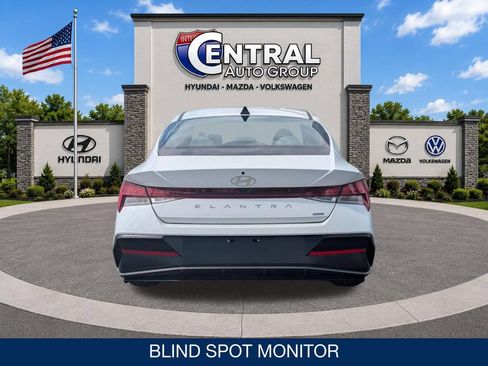 Certified 2025 Hyundai Elantra Limited FWD image 7