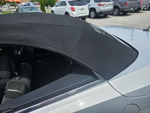 Used 2010 Chrysler Sebring Touring FWD image 13