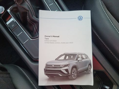 Certified 2023 Volkswagen Taos SE w/ Panoramic Sunroof Package image 37