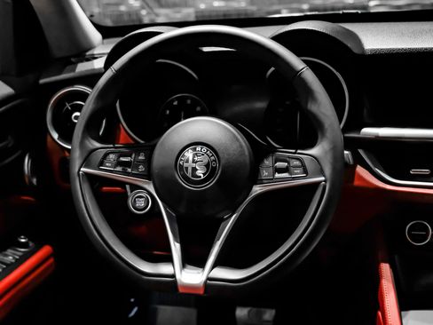 Used 2019 Alfa Romeo Stelvio Ti AWD/4WD image 16