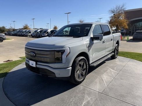 Used 2023 Ford F150 Lightning Lariat image 3