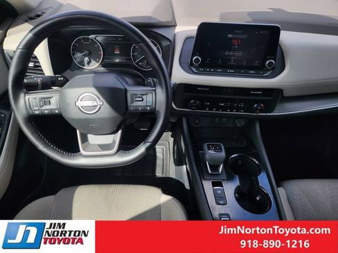 Used 2025 Nissan Rogue SV FWD image 26