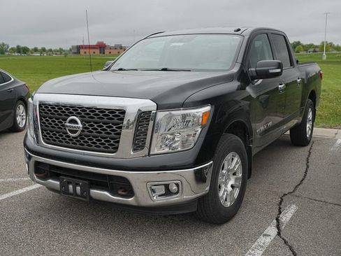 Used 2018 Nissan Titan SV AWD/4WD image 1