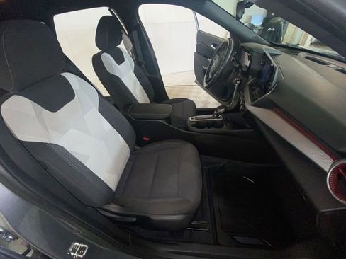 Used 2024 Chevrolet Trax RS w/ Driver Confidence Package FWD image 37