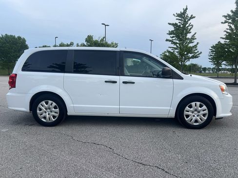 Used 2019 Dodge Grand Caravan SE w/ UConnect Hands-Free Group FWD image 6