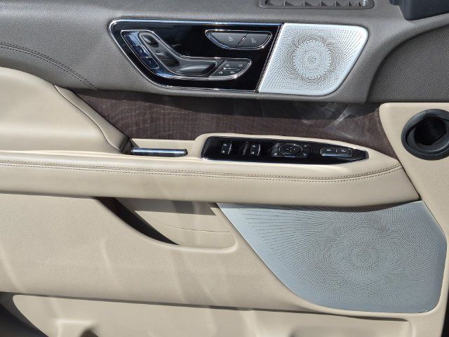 Used 2024 Lincoln Navigator Reserve AWD/4WD image 17