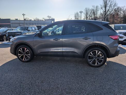 Certified 2022 Ford Escape SE w/ SE Sport Appearance Package image 3