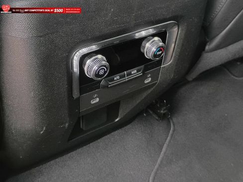 Used 2023 GMC Yukon SLT AWD/4WD image 21