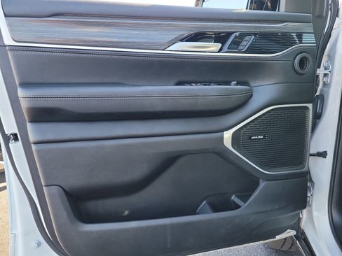 Used 2023 Jeep Wagoneer Series II w/ Premium Group I image 16