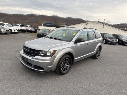 Used 2018 Dodge Journey SE w/ Connectivity Group image 4