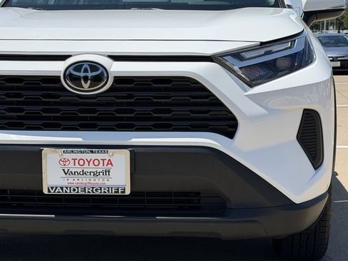 Used 2025 Toyota RAV4 XLE w/ Convenience Package AWD/4WD image 9