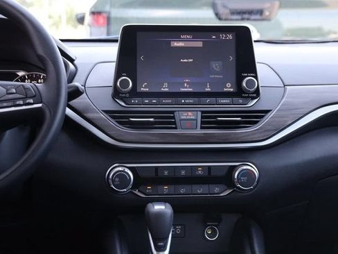 Certified 2025 Nissan Altima 2.5 SV FWD image 24