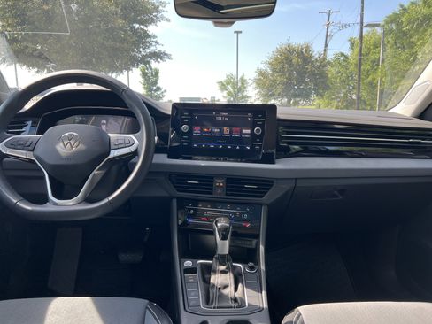 Used 2025 Volkswagen Jetta SE w/ Sunroof Package FWD image 25