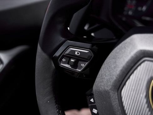 Used 2023 Lamborghini Huracan EVO RWD image 45