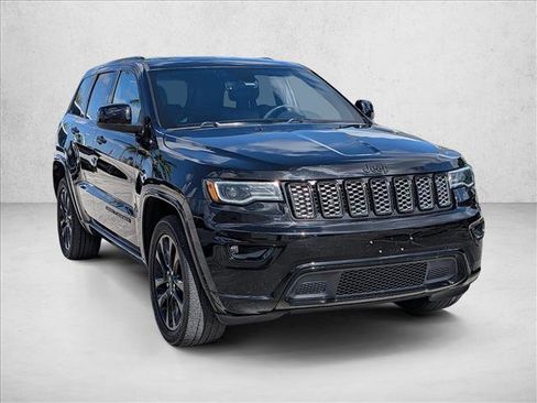 Used 2020 Jeep Grand Cherokee Altitude AWD/4WD image 3