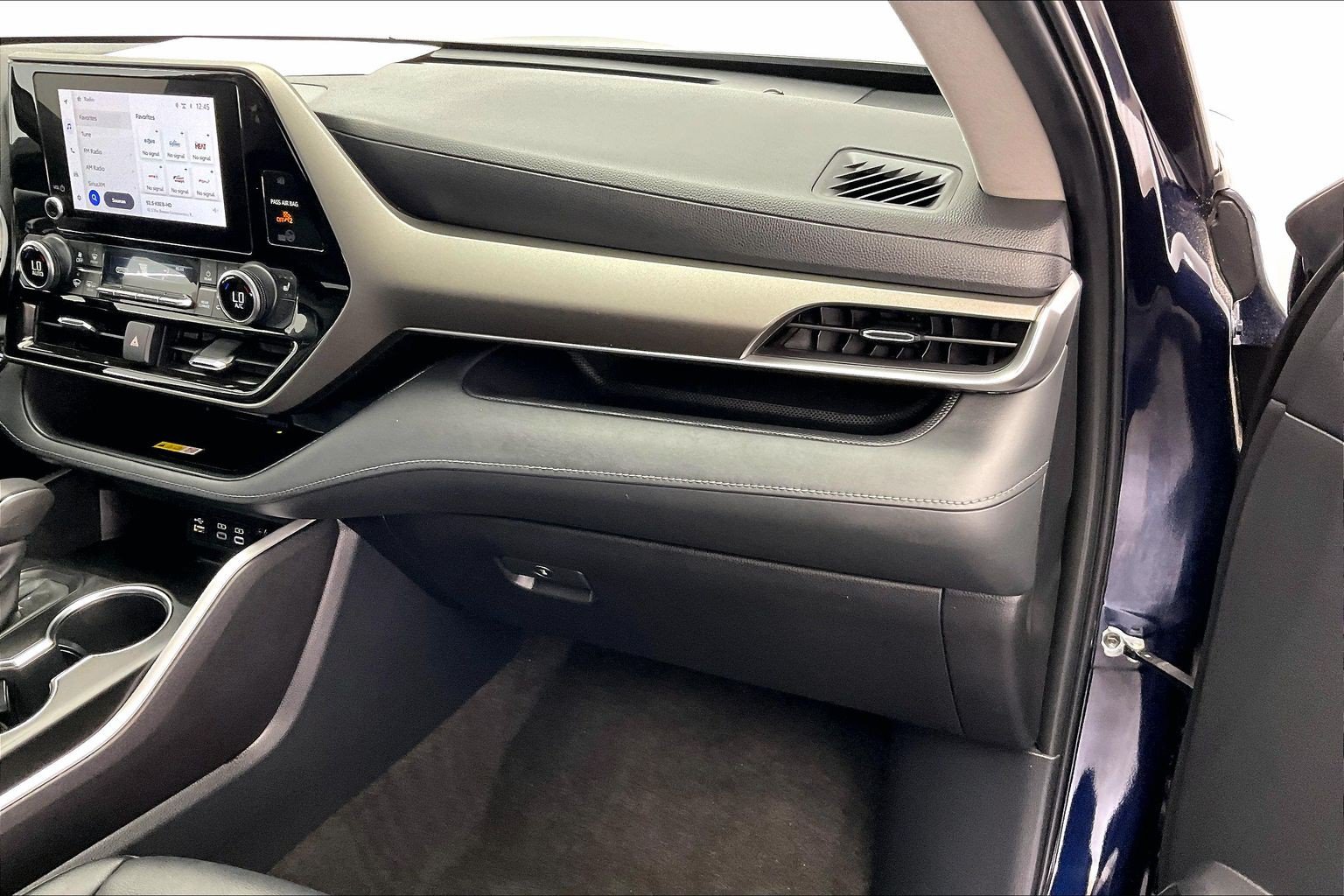 Used 2023 Toyota Highlander XLE AWD/4WD image 16