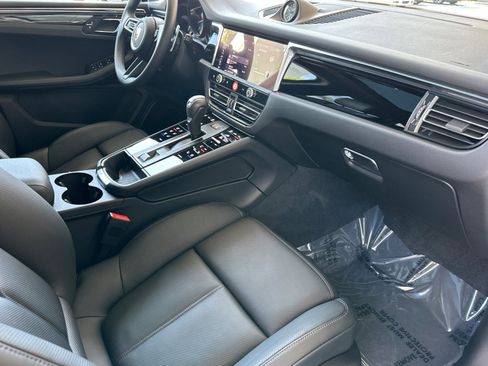 Used 2025 Porsche Macan image 16