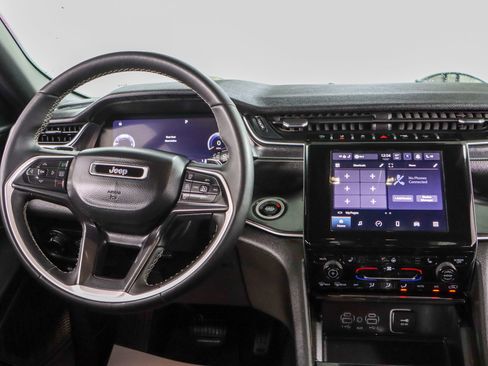 Used 2023 Jeep Grand Cherokee Altitude image 17