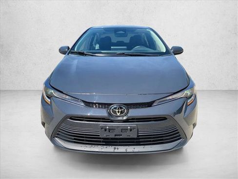 Used 2025 Toyota Corolla LE image 2