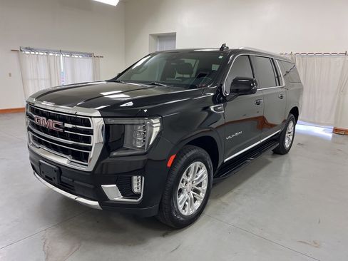 Used 2024 GMC Yukon XL SLT w/ SLT Luxury Package image 4