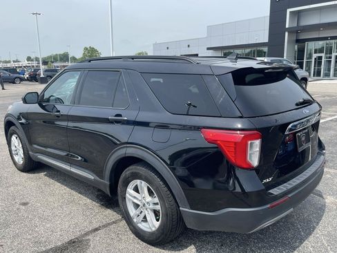 Used 2023 Ford Explorer XLT w/ Equipment Group 202A RWD image 3