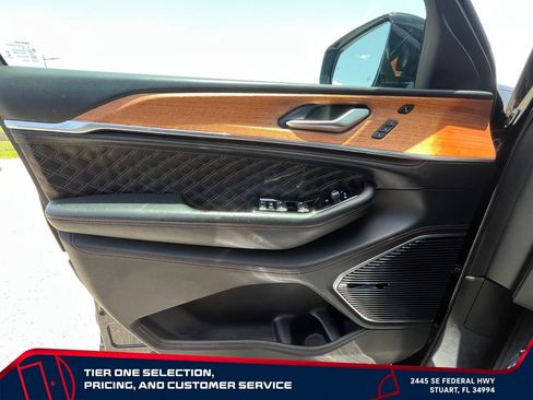 Used 2021 Jeep Grand Cherokee L Summit AWD/4WD image 25